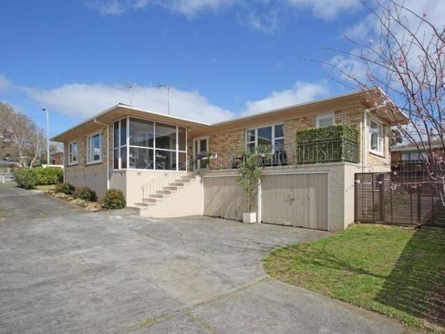 pukekohe, 4 bedrooms