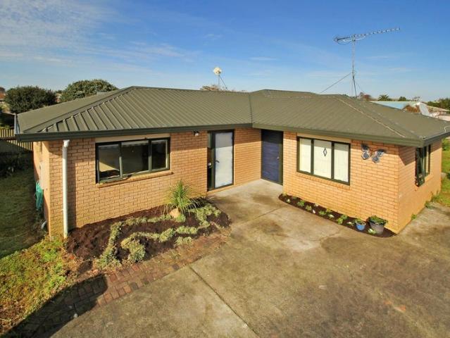 pukekohe, 5 bedrooms