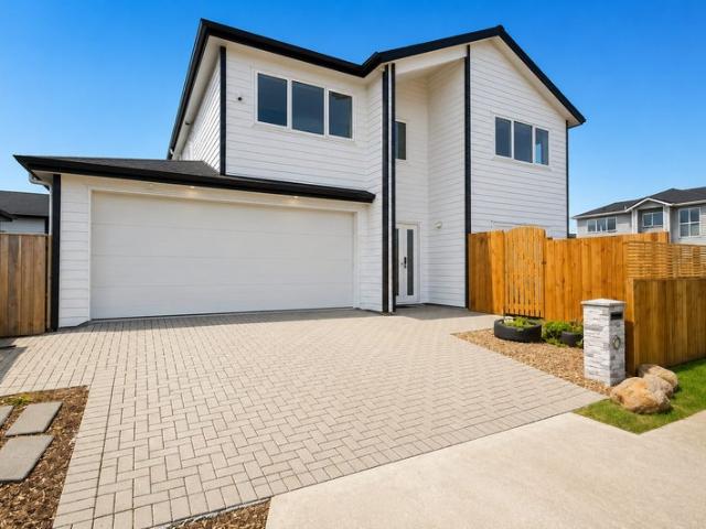 pukekohe, 5 bedrooms