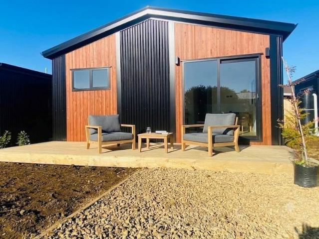 pukekohe, 2 bedrooms