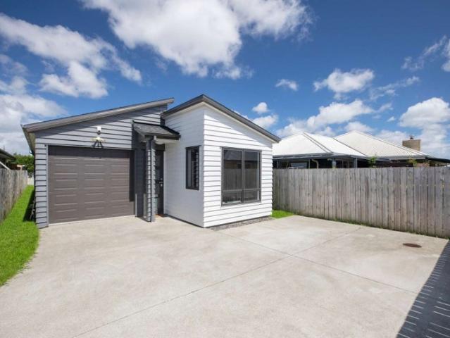 pukekohe, 3 bedrooms