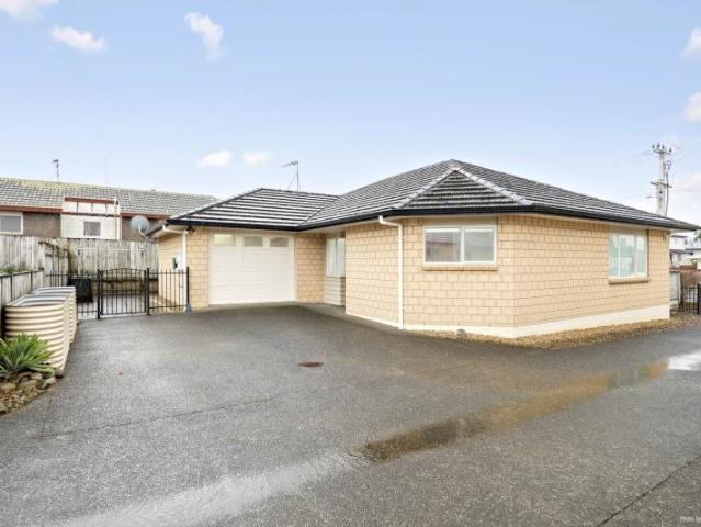 pukekohe, 3 bedrooms