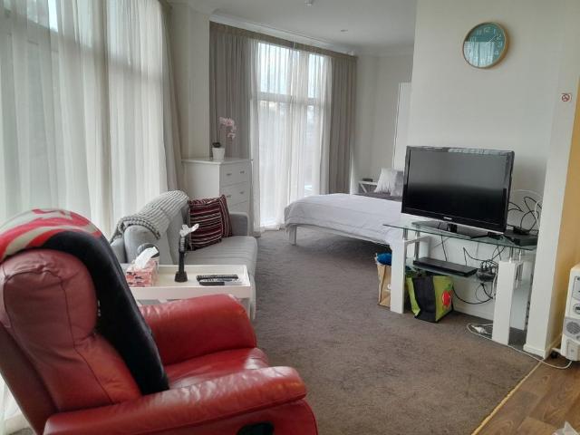 Pukekohe, A/31 Queen St
