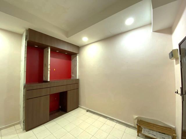 Pulai Utama Double Storey Terrace House 22x70ft 4 Beds Well Condition