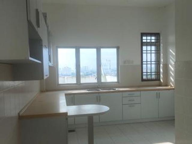 Pulai view penthouse 4 bedrooms 3 bathrooms leasehold view n offer