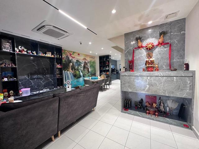 Pulai Mutiara Double Storey Terrace House For Sales