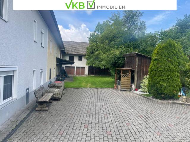 Pulgarn bei Linz: Hausanteil mit Garten und Garagen ländliches Flair