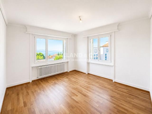 Pully – Beautiful 3.5 room attic apartment with renovated kitchen