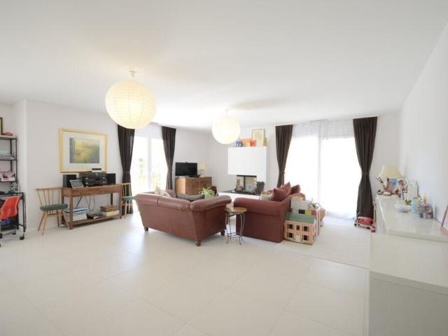 Pully Spacious 5.5pc apartment with terrace and private garden