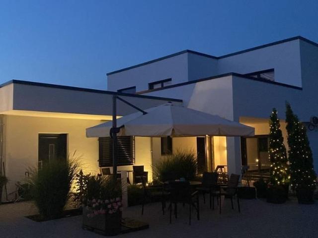 Purer Luxus mit Platz für zwei Familien In Fulda/Rodges