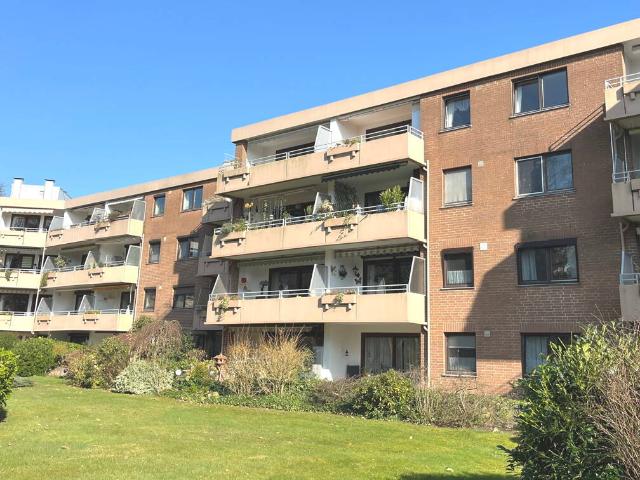 PURNHAGEN IMMOBILIEN St. Magnus Gepflegte Eigentumswohnung mit Tiefgaragenplatz in ruhiger Lage