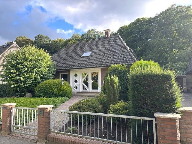 PURNHAGEN IMMOBILIEN St. Magnus, Freist. 1 Fam. Haus mit Teilkeller u. gr. Grundstück in Bestlage