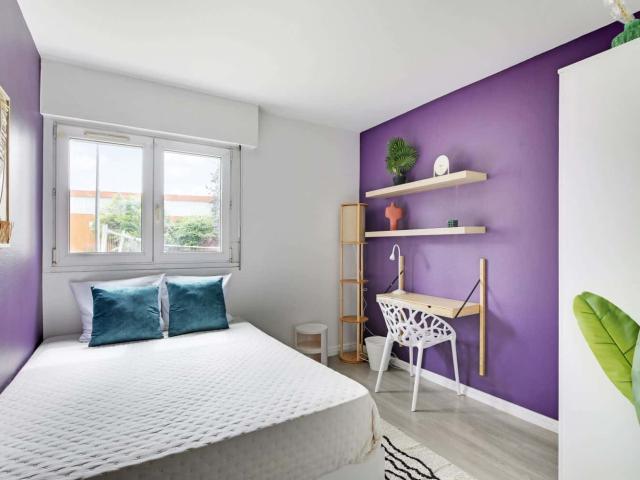 Purple 10 m² room in Kremlin Bicêtre KRB33