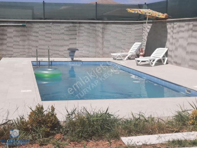 Pursaklar'da Havuzlu Eşyalı 2 Katlı Villa 550 M² İçinde 180 M²