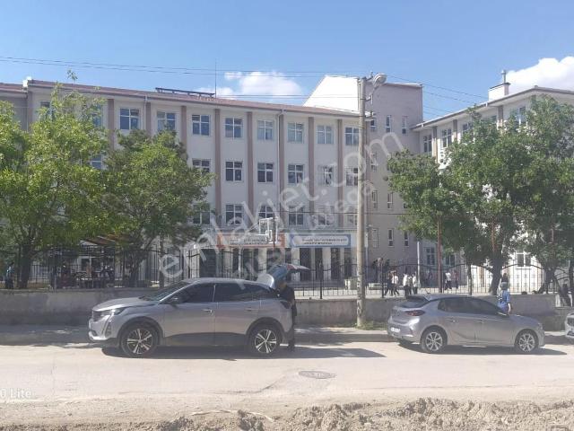 Pusulavega'dan Yenikent'de İşlek Bölgede Okul Karşısı Kiralık
