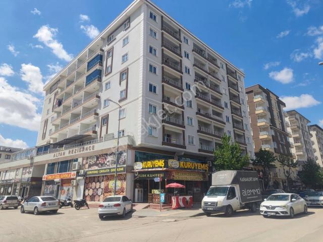 Pusula Emlak'tan Köşe Başı Ön Cephe Arakat Eşyalı 2+1 Stüdyo
