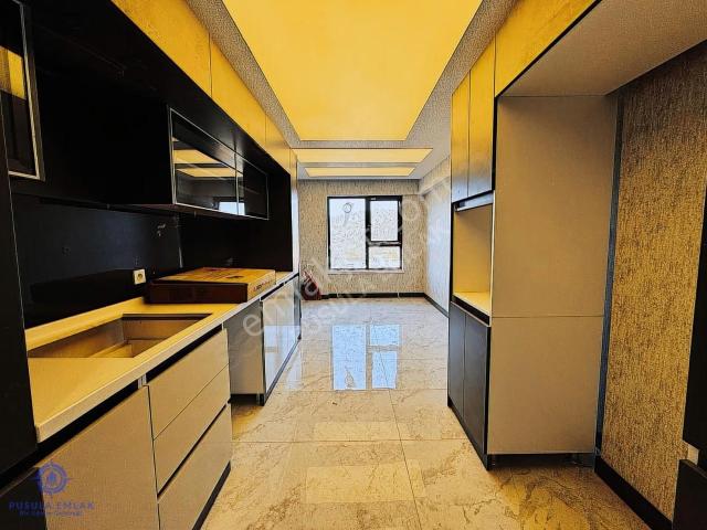 Ｐｕｓｕｌａ Ｅｍｌａｋ'ｄａｎ Manzaralı Geniş Balkonlu Sıfır 4+1 Lüx Daire