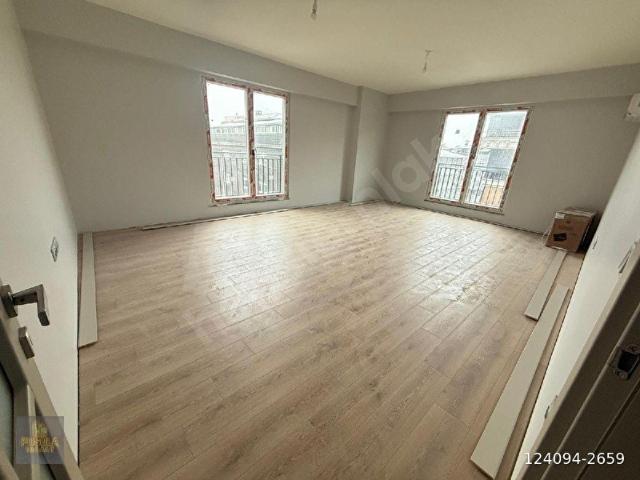 PUSULA İNŞ.TAN UGURMUMCUMAH MERKEZİ KONUMDA SİTEDE SATILIK 140M2 3+1 9KAT DAİRE