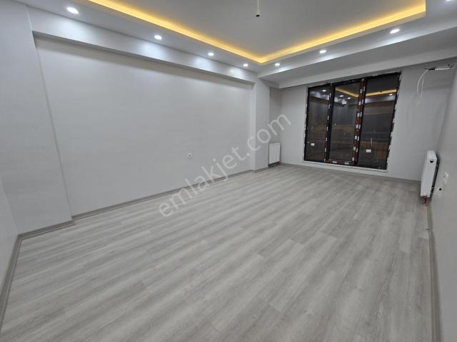Pusula İnş.tan Cebeci Mah Cadeye Yakın 100m2 1kat Daire