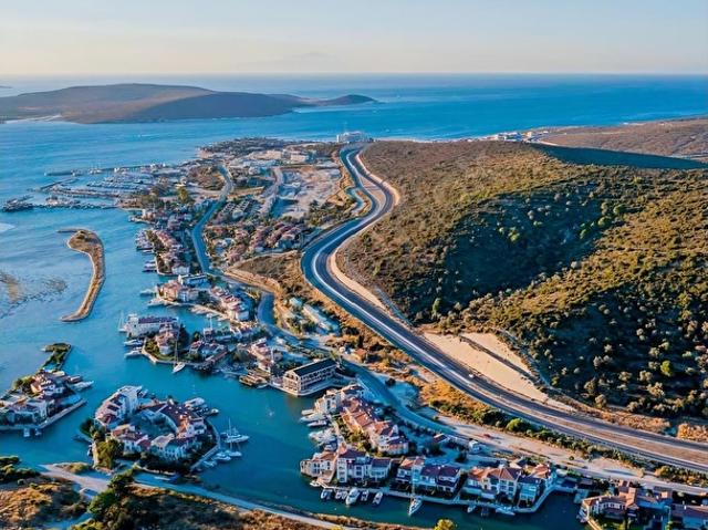 PUSULA'DAN PORT ALAÇATI PROJESİNDE SATILIK 3225m2 HİSSELİ ARSA