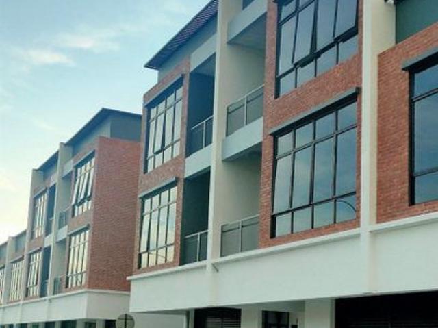 Pusat Komersial Suria 68 Avenue