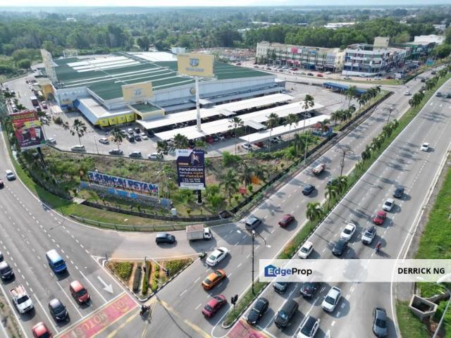 Pusat Perniagaan Zamrud