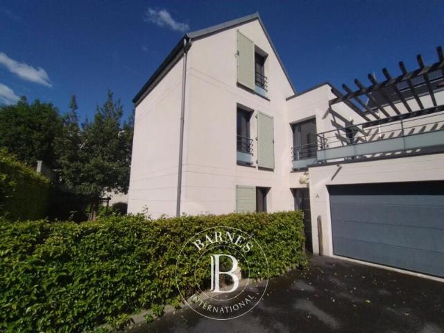 Puteaux, Maison 3 Chambres 139 m² en location