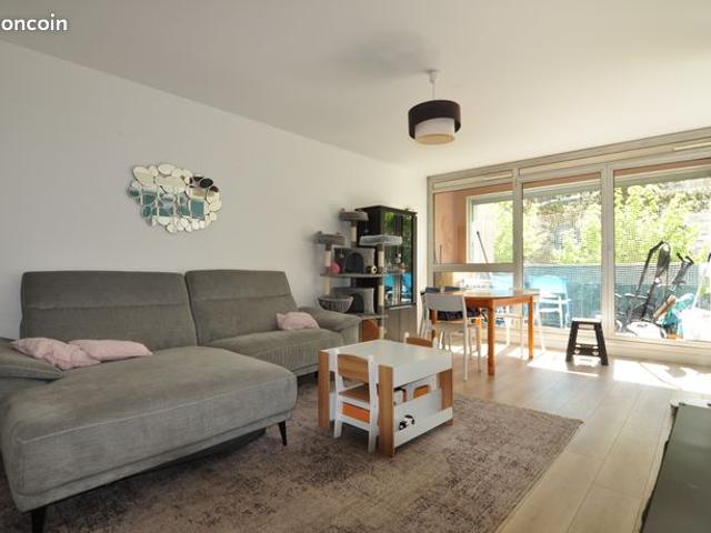 Puteaux – Quartier République – 5 pièces de 103 m² avec loggia, cave et double parking