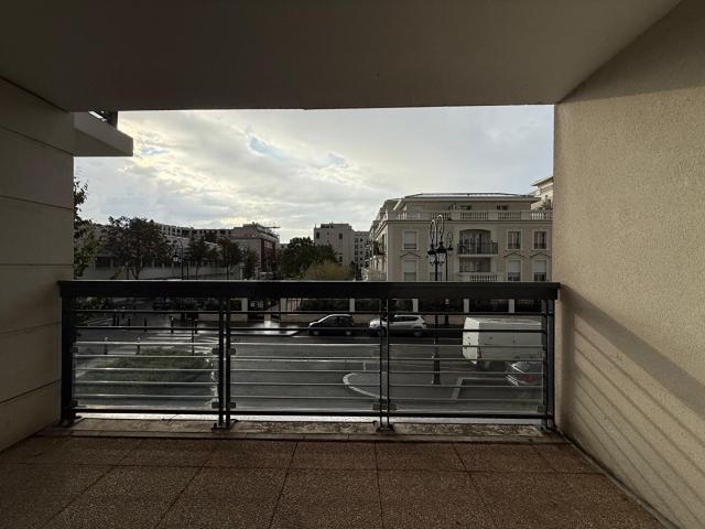 PUTEAUX 2P MEUBLÉ FRONT DE SEINE avec balcon et PK