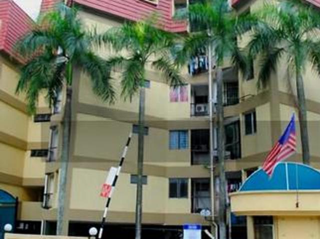Puteri Court Condo 4 Bedrooms 1300sf Newly Painted