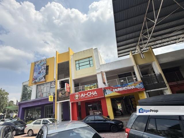 Putra Walk