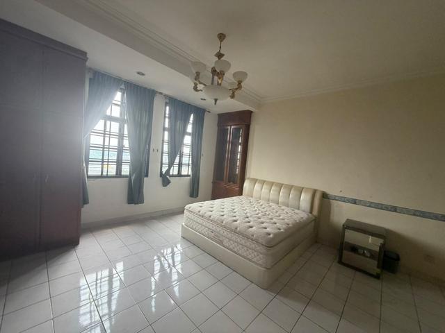 Putra Indah condominium Seri Kembangan Nearby astro