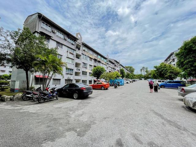 Putra Permai Block C Taman Equine near Mcdonalds AEON 100Full Loan