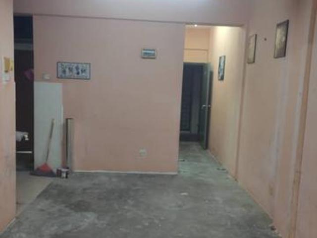 Putra raya apartmentequine Sri kembangan