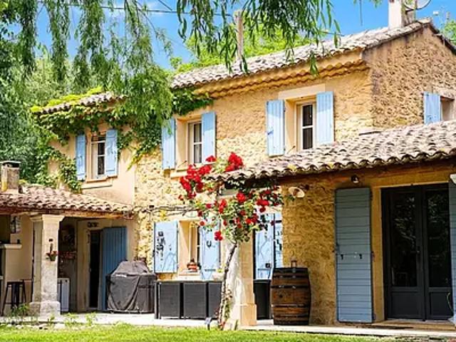 Puyvert 84160 Achat / Vente maison 5 pièces t5 au dernier étage piscine