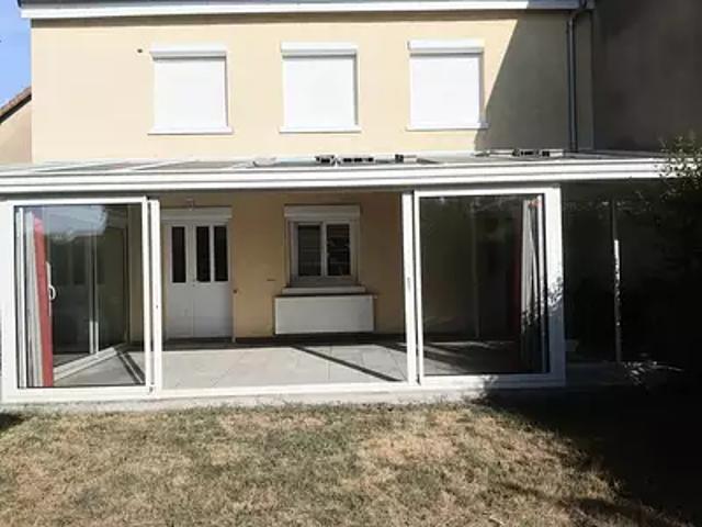 Puy Guillaume 63290 Achat / Vente maison 8 pièces t8 jardin terrasse