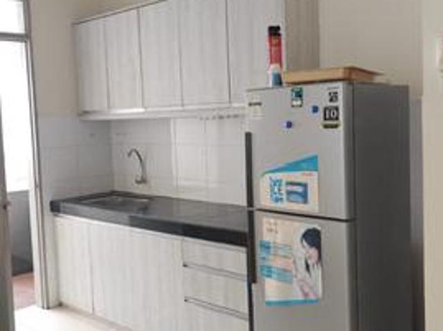 PV20 condo 4 rooms 2 bathrooms SEMI FURNISHED unit with 2 car park