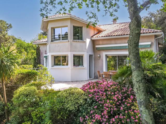 PYLA SUR MER – Villa d’Architecte avec Vue Bassin