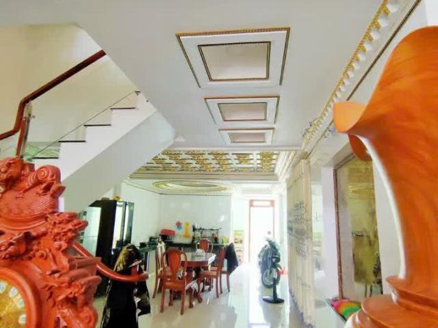 Quận 12, nhà mặt tiền, gần chợ, 5 tầng giá 10 tỷ + x tỷ