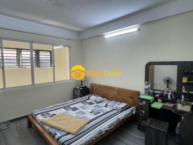 Quận 5 nguyễn chí thanh mới kính cong 40m2, 4 tầng, 3 bước ra mặt tiền