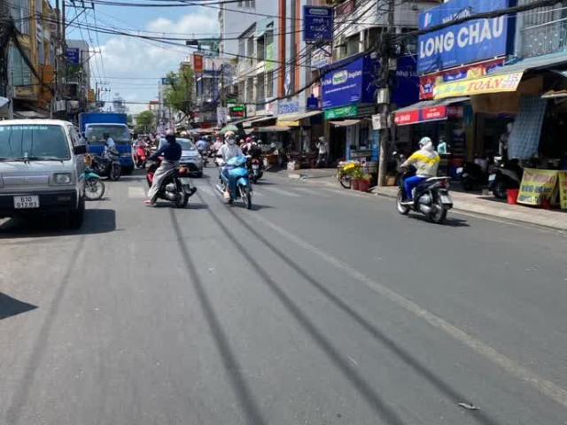 Quận 8 Nguyễn Thị Tần căn góc 4 tầng BTCT xe hơi trước trong nhà