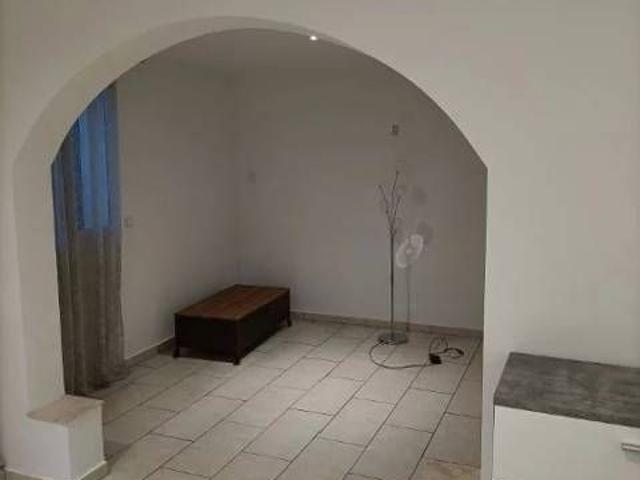 Quatre pièces de 75m² sur deux niveaux avec terrasse de 30m² et parking