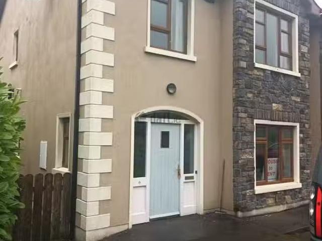 Quay West, Cootehall, Co. Roscommon is for rent