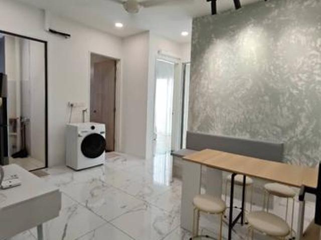 Quay West Residence Fully Furnished and Renovated