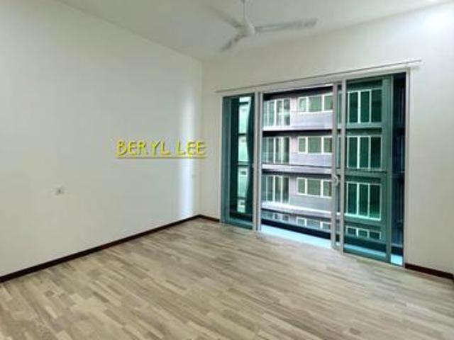 Quaywest Residence 1246sqft kitchen Renovated v Basic Fitting Aircon