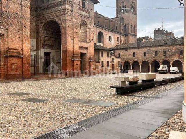 Quadrilocale 120 m², Centro, Mantova