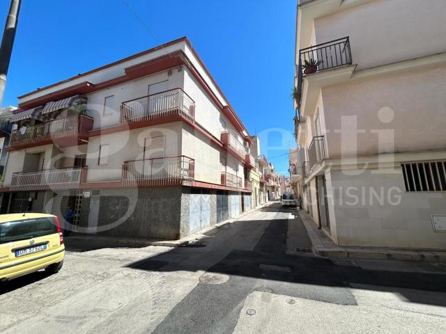 Quadrilocale con box a Canosa di Puglia