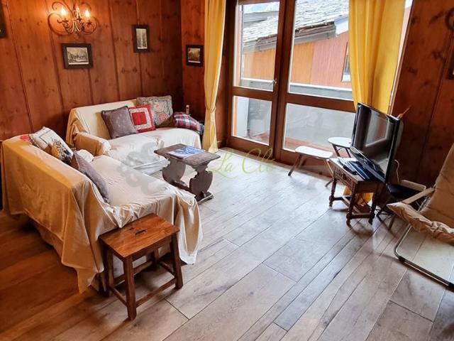 Quadrilocale con box in via roma 10, Courmayeur