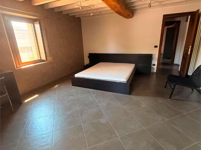 QUADRILOCALE CON DOPPI SERVIZI IN AFFITTO