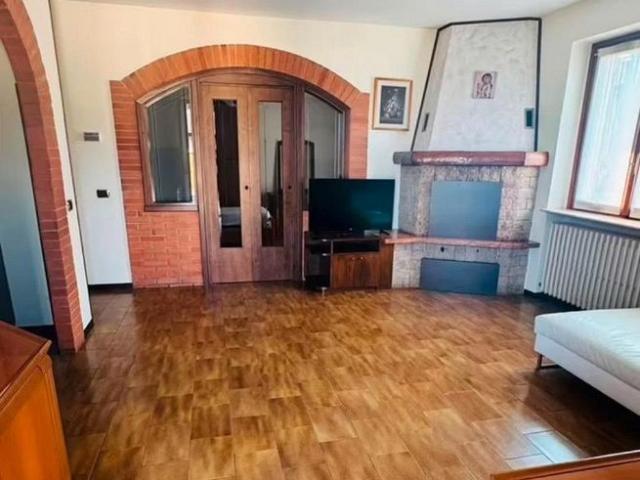 Quadrilocale con garage a Gandino